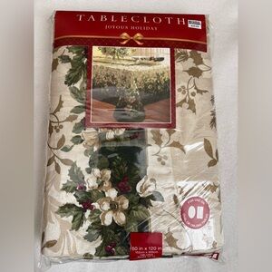 Bed Bath & Beyond Holiday Tablecloth - Cream and Green